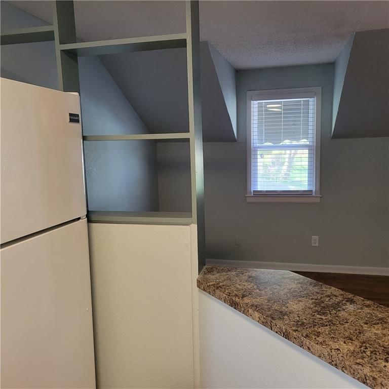 2022 S Hedges Avenue — photo 10