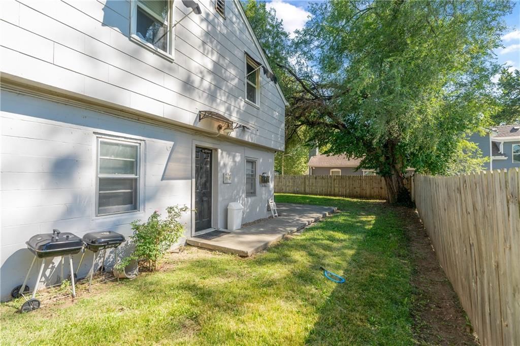2022 S Hedges Avenue — photo 17