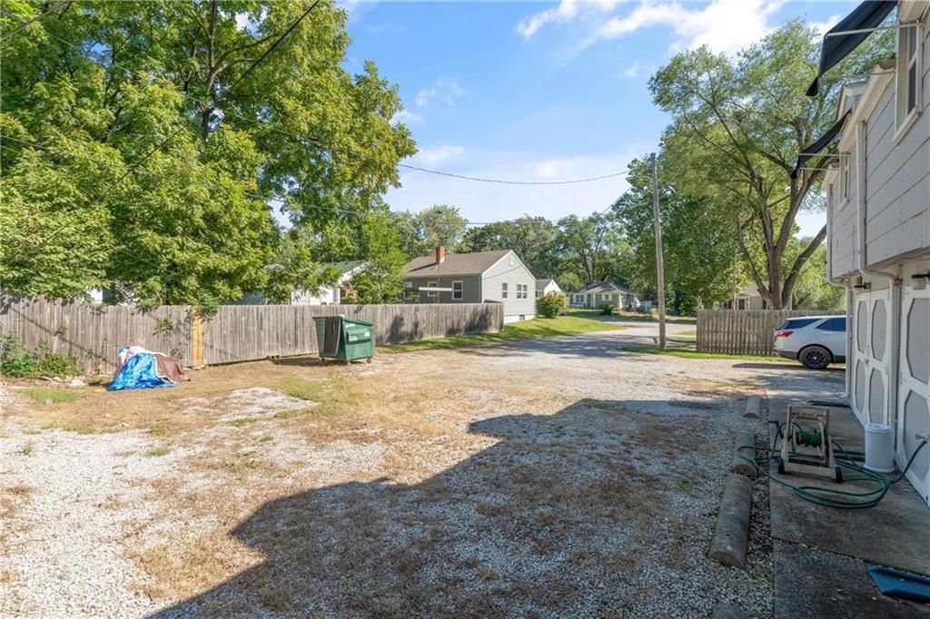 2022 S Hedges Avenue — photo 22