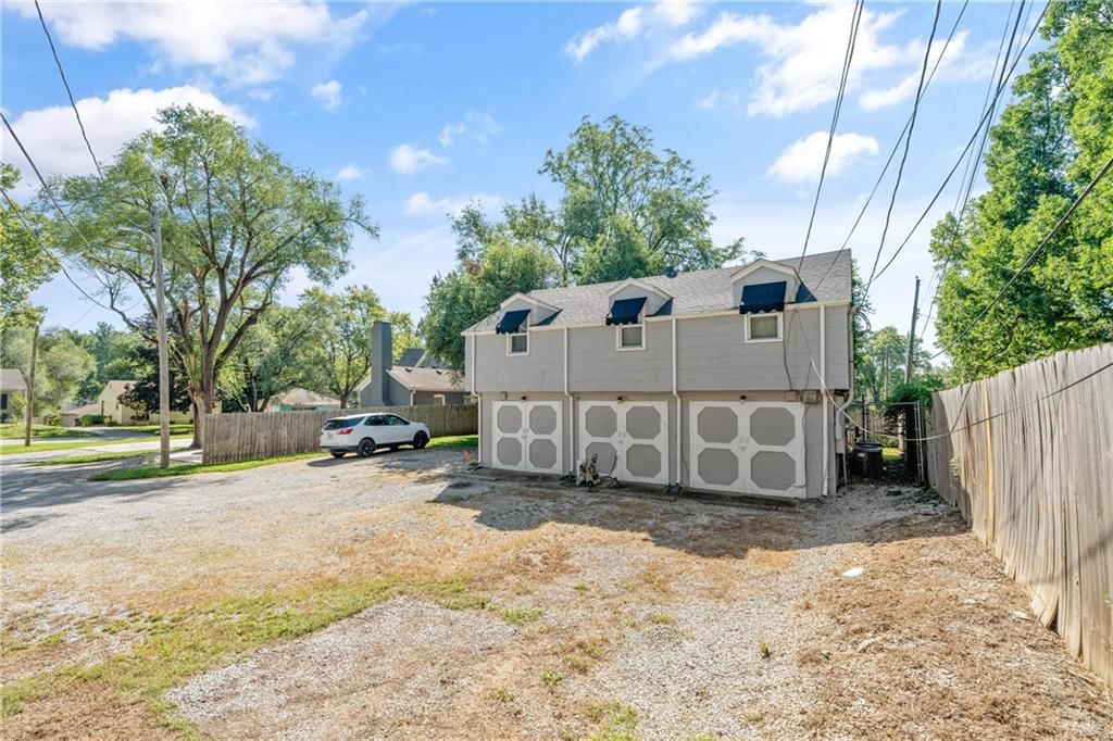 2022 S Hedges Avenue — photo 23