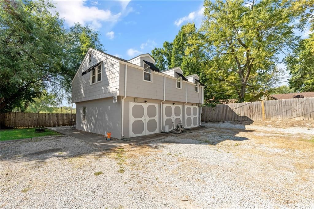 2022 S Hedges Avenue — photo 24