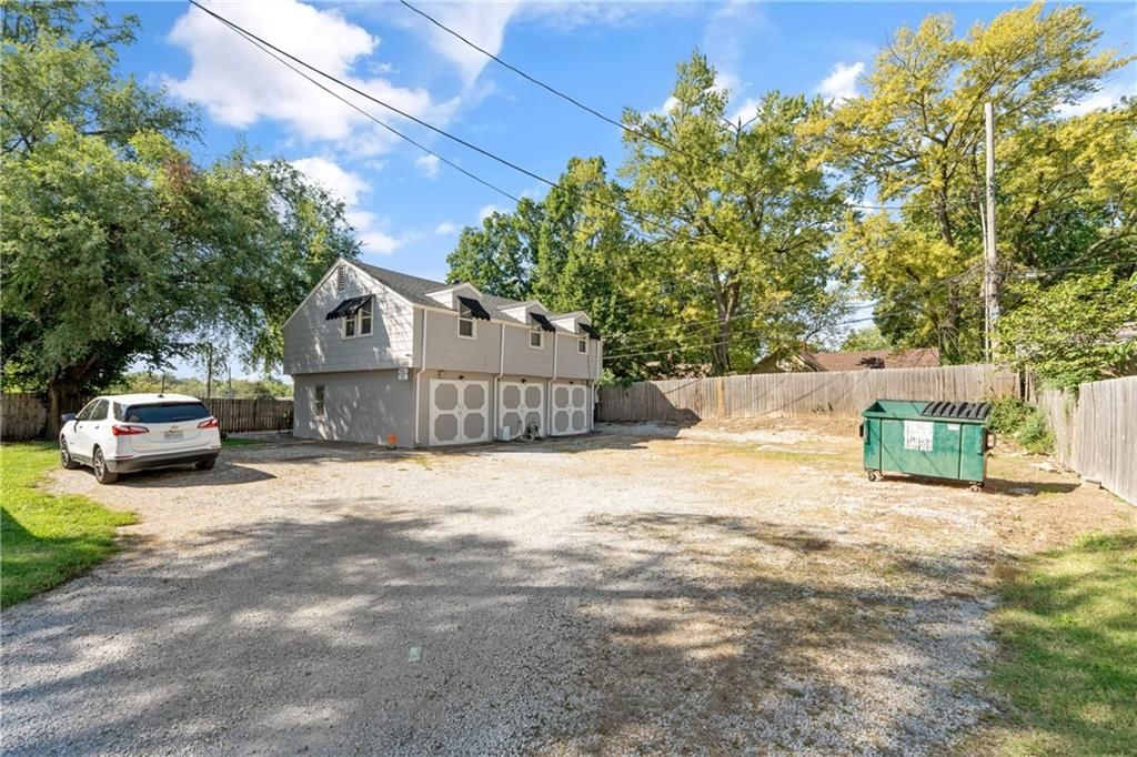 2022 S Hedges Avenue — photo 25