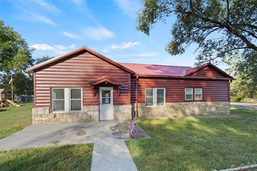 312 N E Highway, Strasburg, MO