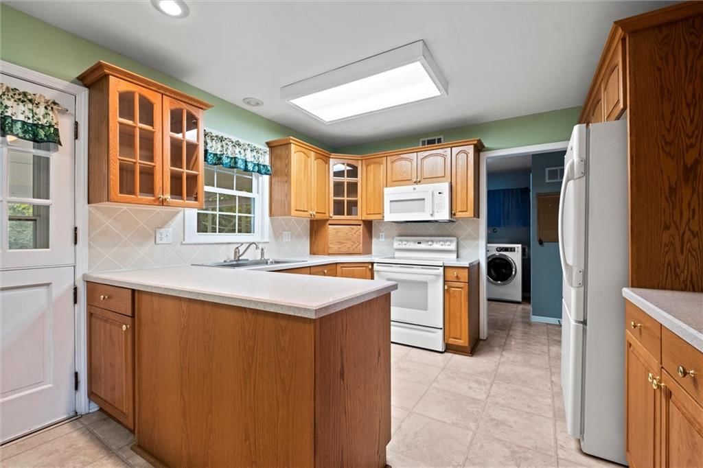 611 Montcrew Street — photo 10