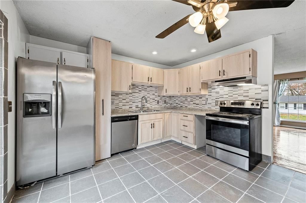 9532 Wallace Avenue — photo 10