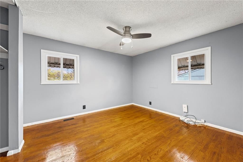 9532 Wallace Avenue — photo 17