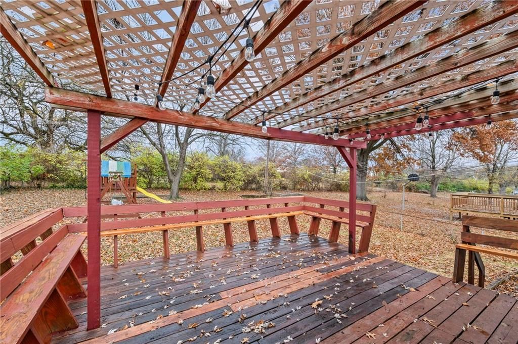9532 Wallace Avenue — photo 25