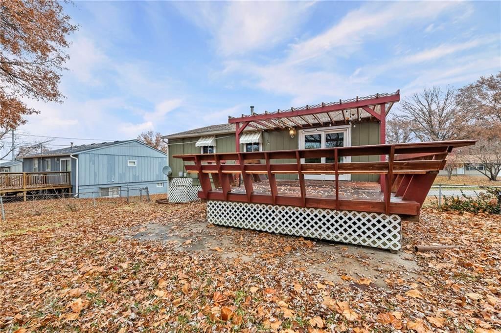 9532 Wallace Avenue — photo 28
