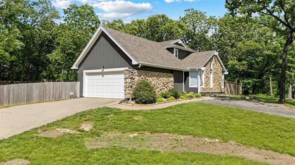 Photo 2 of 41 - 20906 Pebble Lane