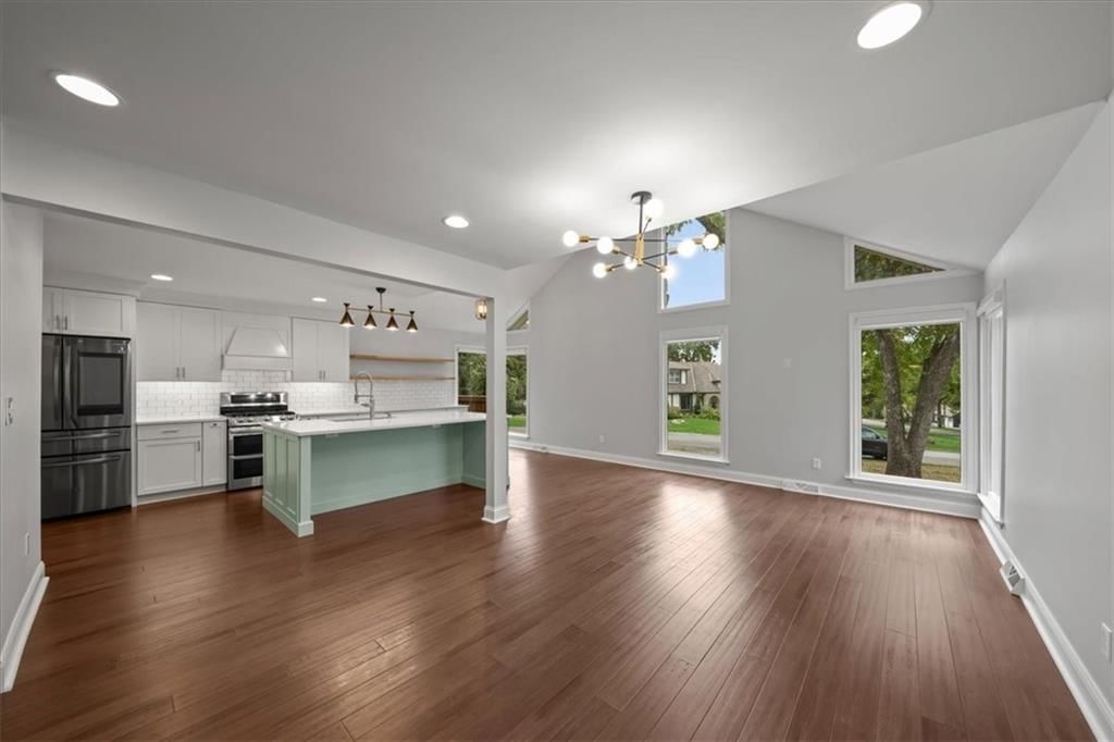 Photo 5 of 41 - 20906 Pebble Lane
