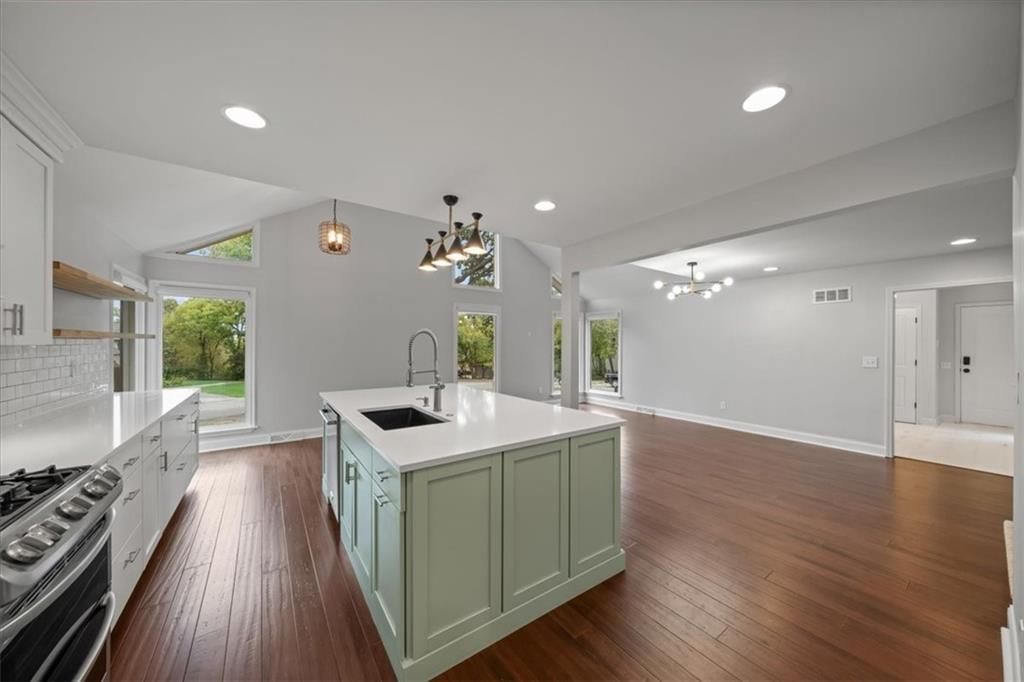 Photo 8 of 41 - 20906 Pebble Lane