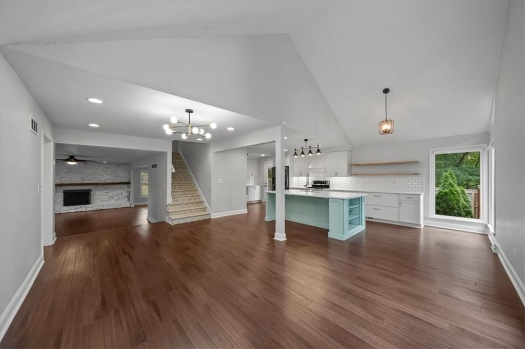 Photo 13 of 41 - 20906 Pebble Lane