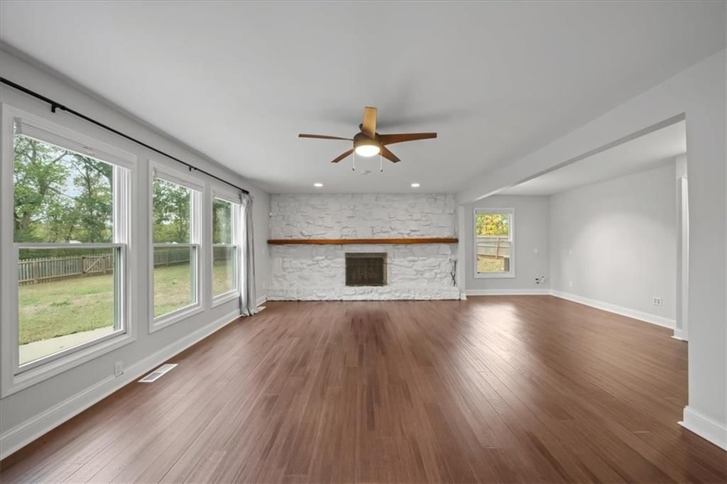 Photo 15 of 41 - 20906 Pebble Lane