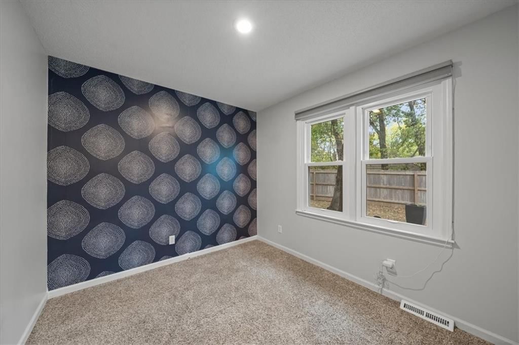Photo 17 of 41 - 20906 Pebble Lane