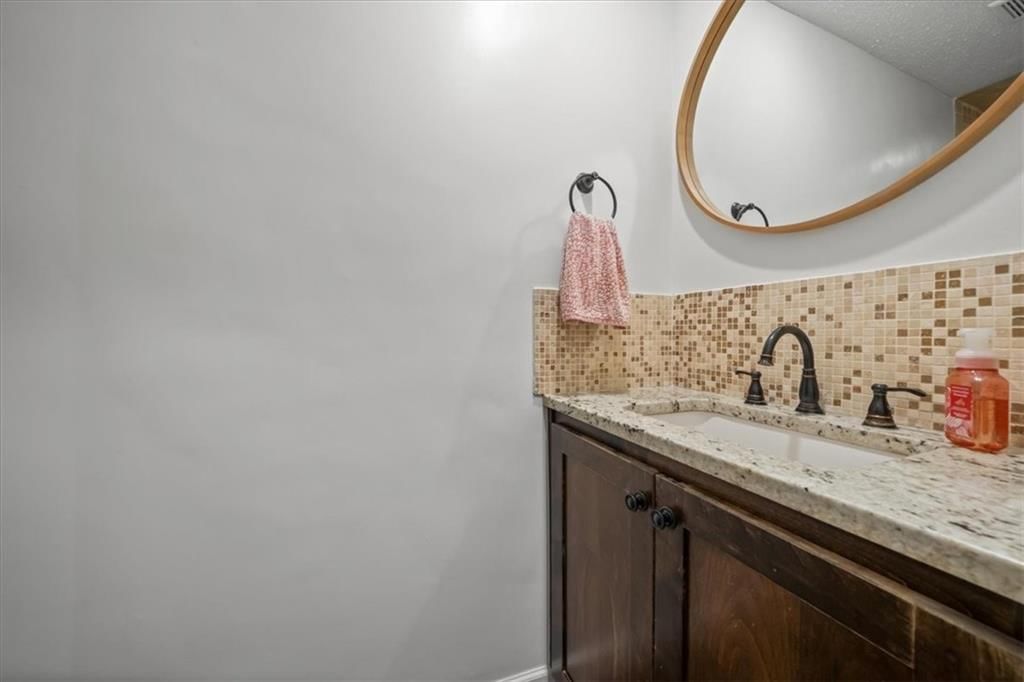 Photo 18 of 41 - 20906 Pebble Lane