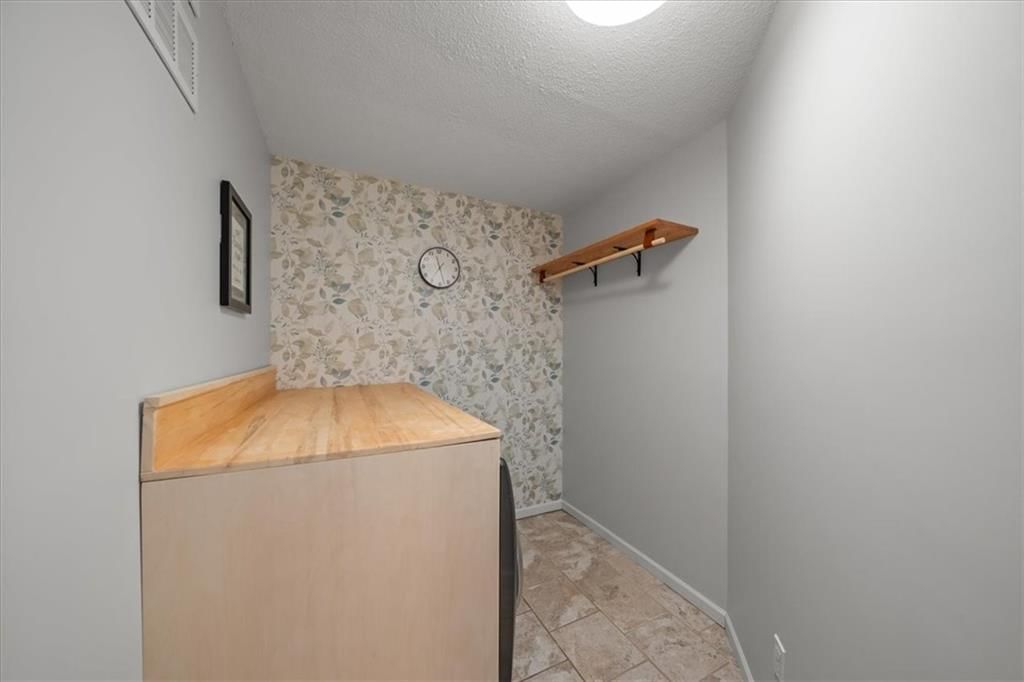 Photo 25 of 41 - 20906 Pebble Lane