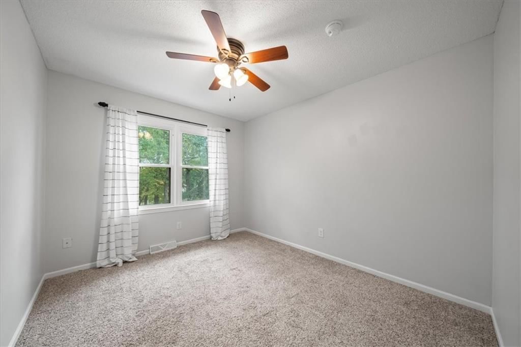 Photo 26 of 41 - 20906 Pebble Lane