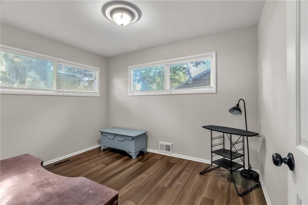 11215 Manchester Avenue — photo 9