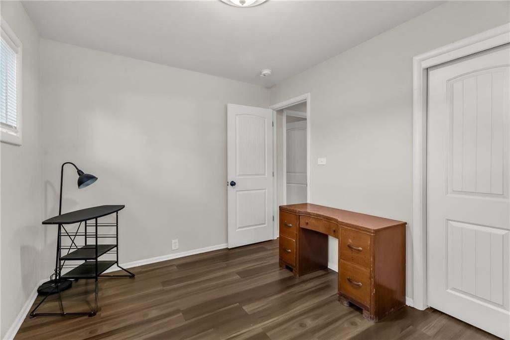 11215 Manchester Avenue — photo 10