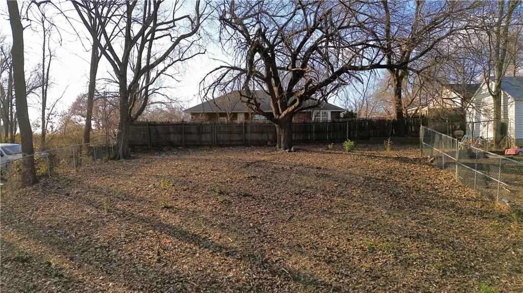 410 S Forest Avenue — photo 3