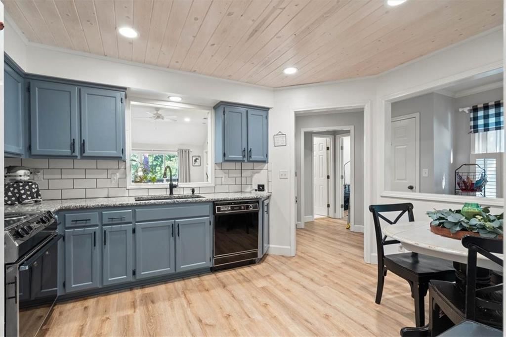 Photo 11 of 37 - 9424 W 122nd Street