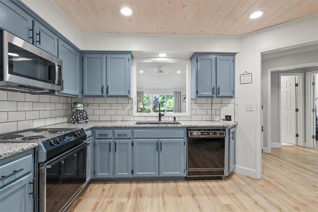 Photo 13 of 37 - 9424 W 122nd Street