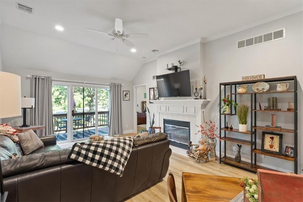 Photo 19 of 37 - 9424 W 122nd Street
