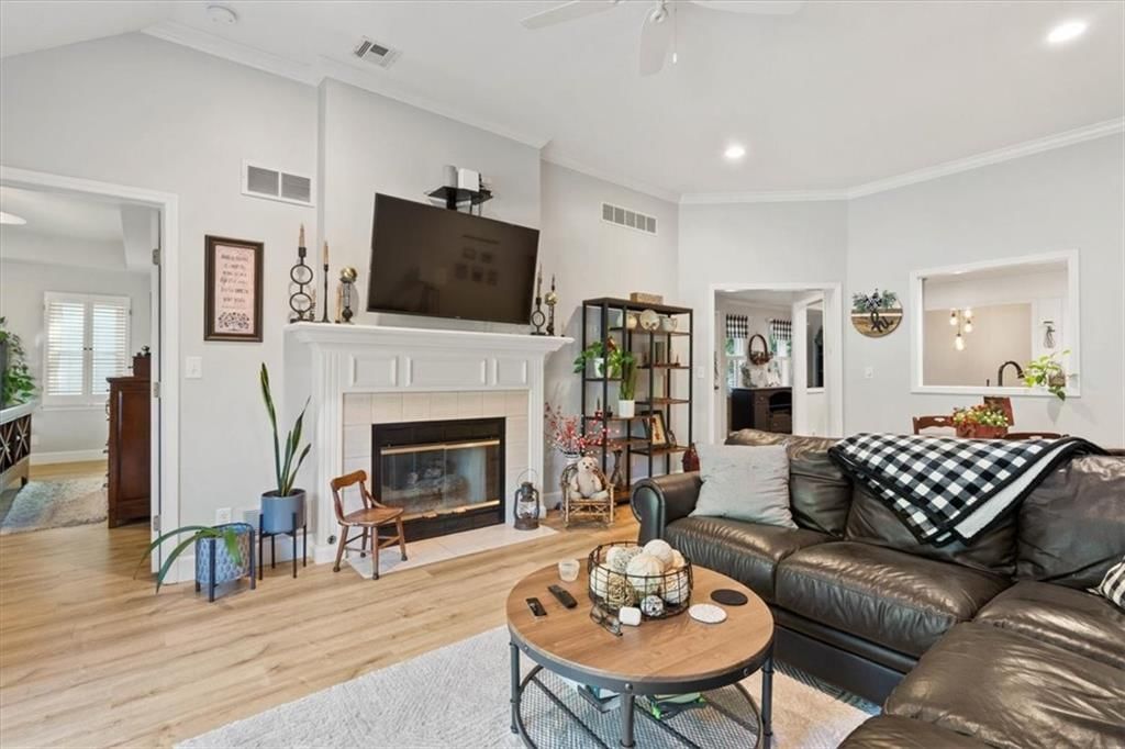 Photo 20 of 37 - 9424 W 122nd Street