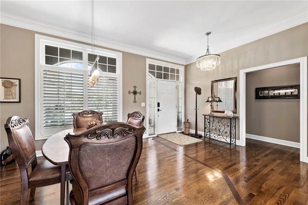 Photo 5 of 46 - 2825 SW Carlton Drive