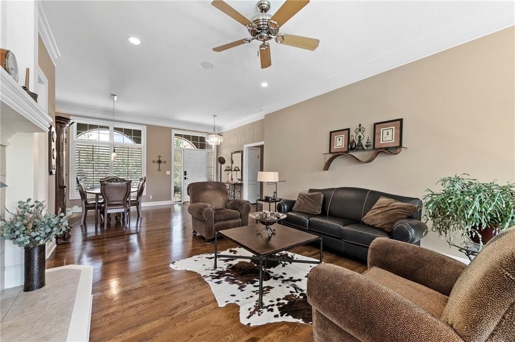 Photo 7 of 46 - 2825 SW Carlton Drive