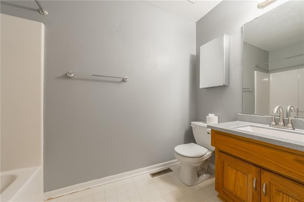 10700 N Holmes Street — photo 28