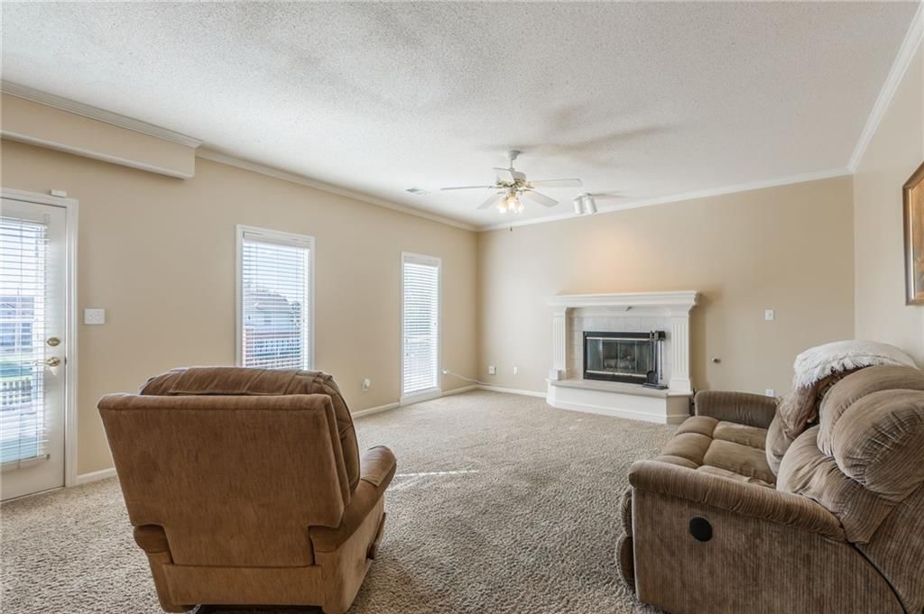 10700 N Holmes Street — photo 31