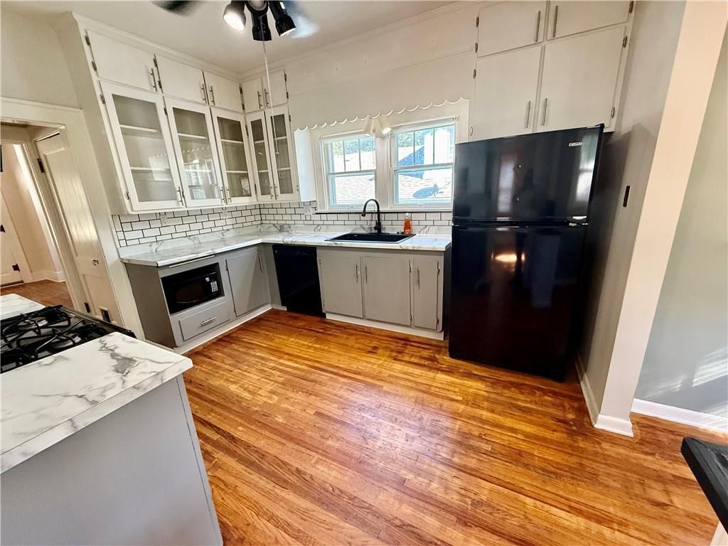538 W 2nd Street — photo 15