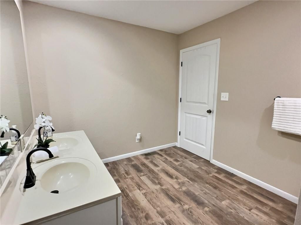 506 W South Street — photo 11