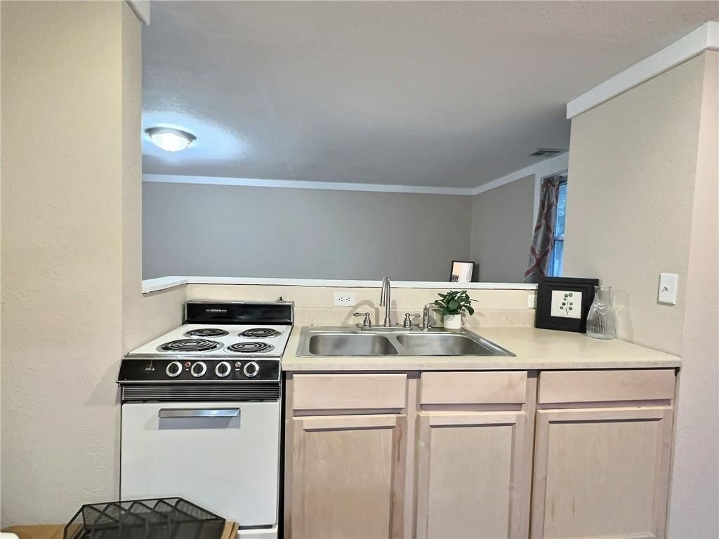 506 W South Street — photo 17