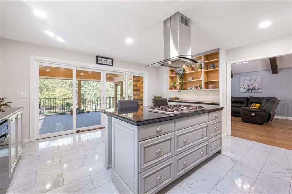 409 NW Locust Drive — photo 14