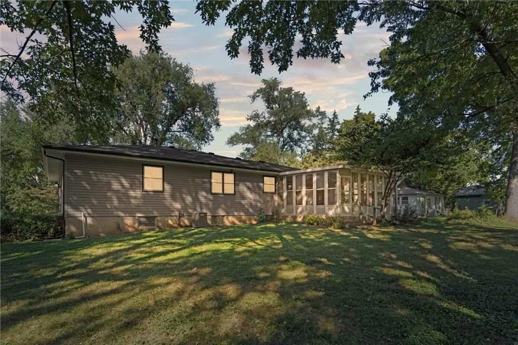 5331 Halsey Street — photo 37