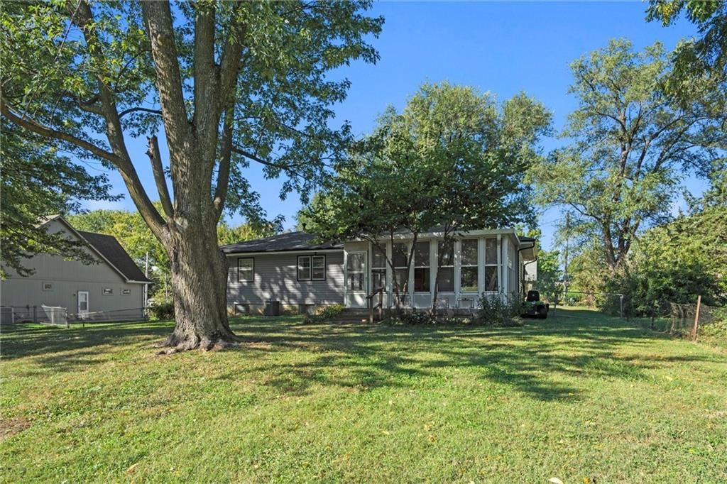 5331 Halsey Street — photo 38