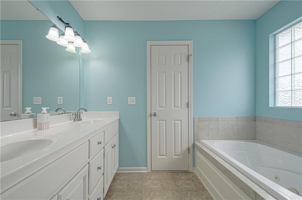 2304 NE 23rd Street — photo 19
