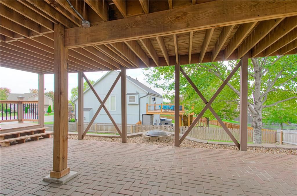 2304 NE 23rd Street — photo 32