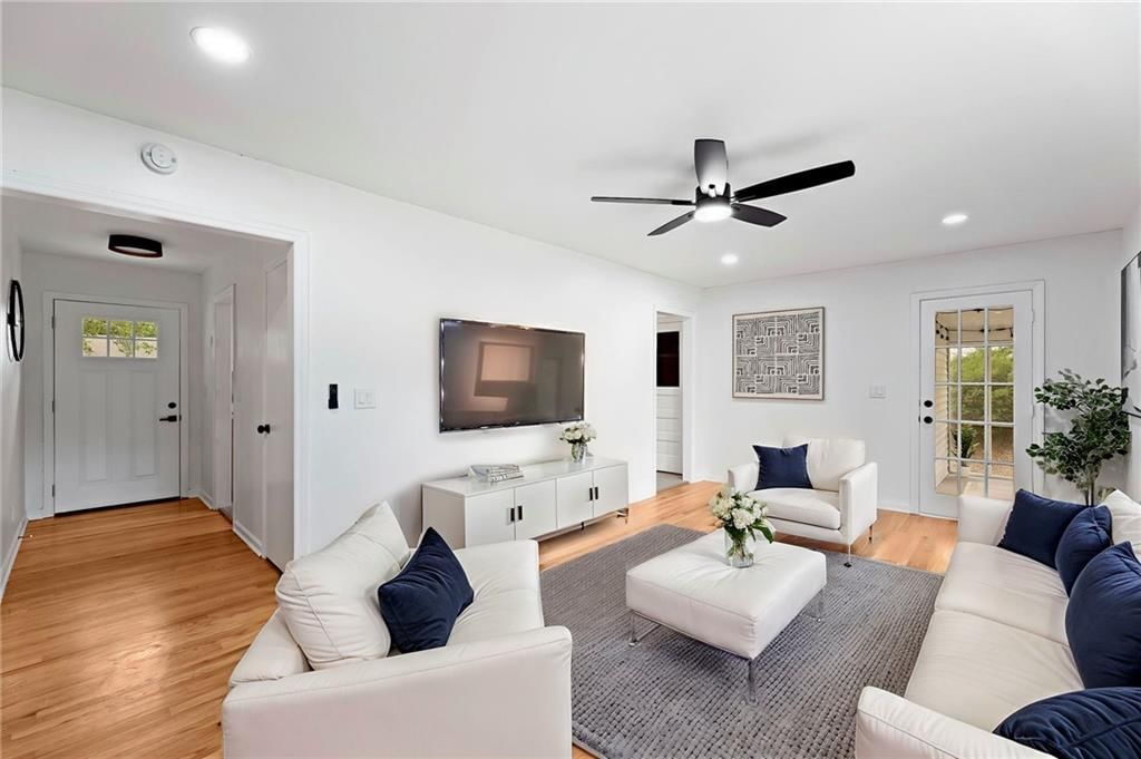 712 W 91st Street — photo 3
