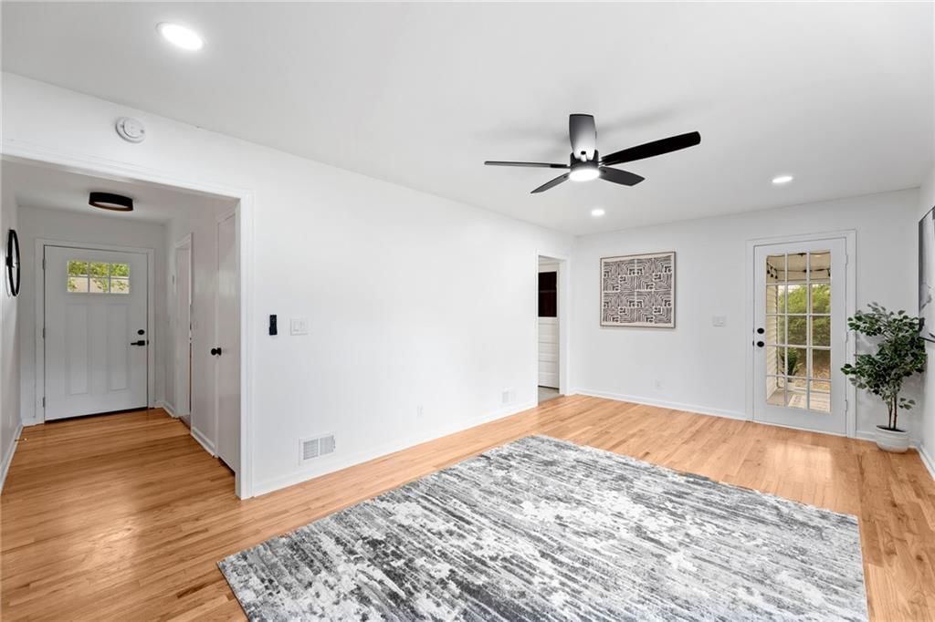 712 W 91st Street — photo 4