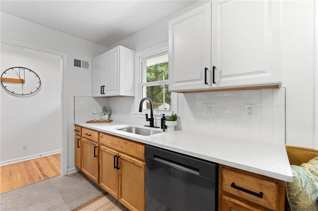 712 W 91st Street — photo 9