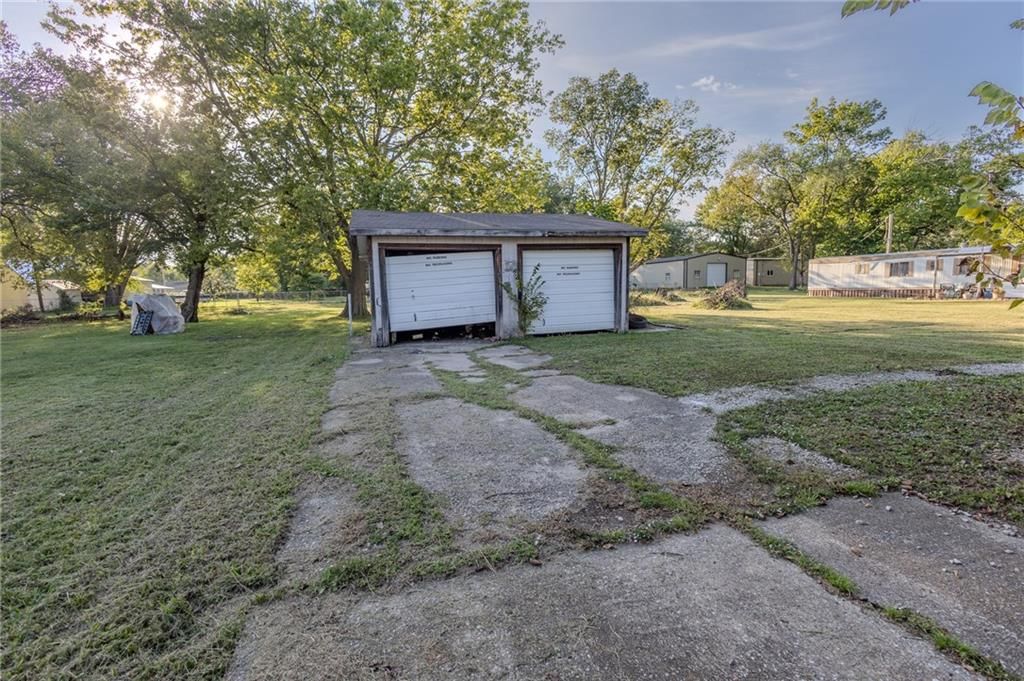 317 Etchen Boulevard — photo 50