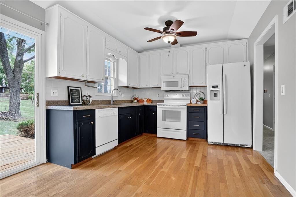 Photo 9 of 29 - 3625 N Park Avenue