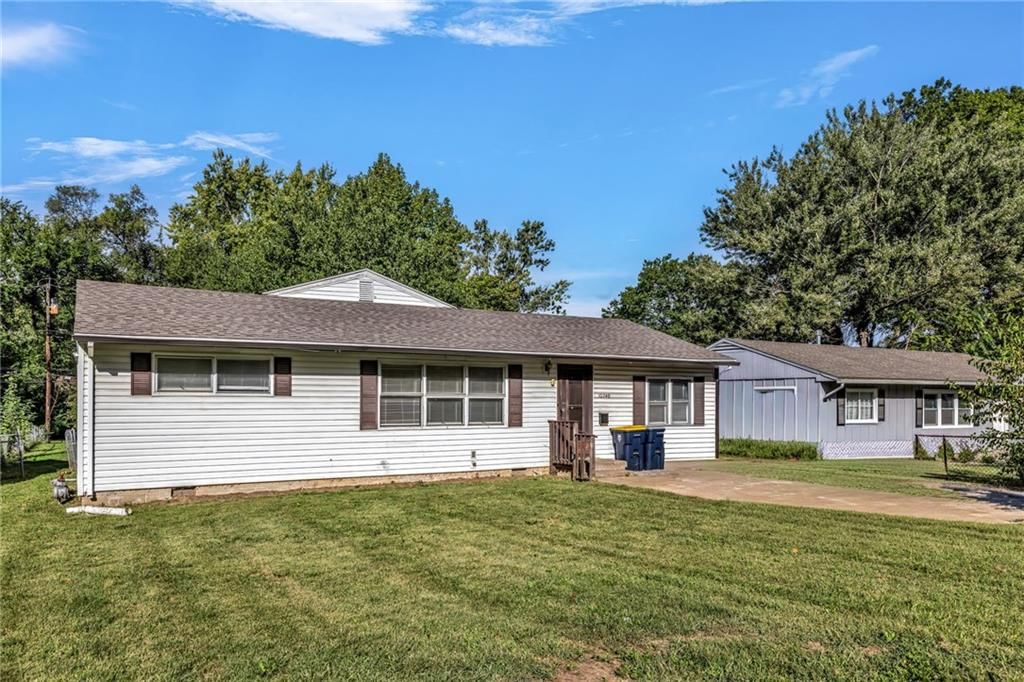 10748 Cambridge Avenue, Kansas City, MO