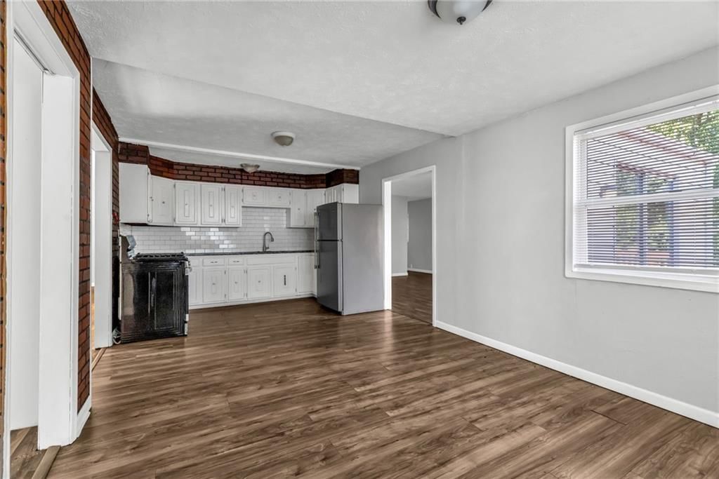 10748 Cambridge Avenue — photo 5