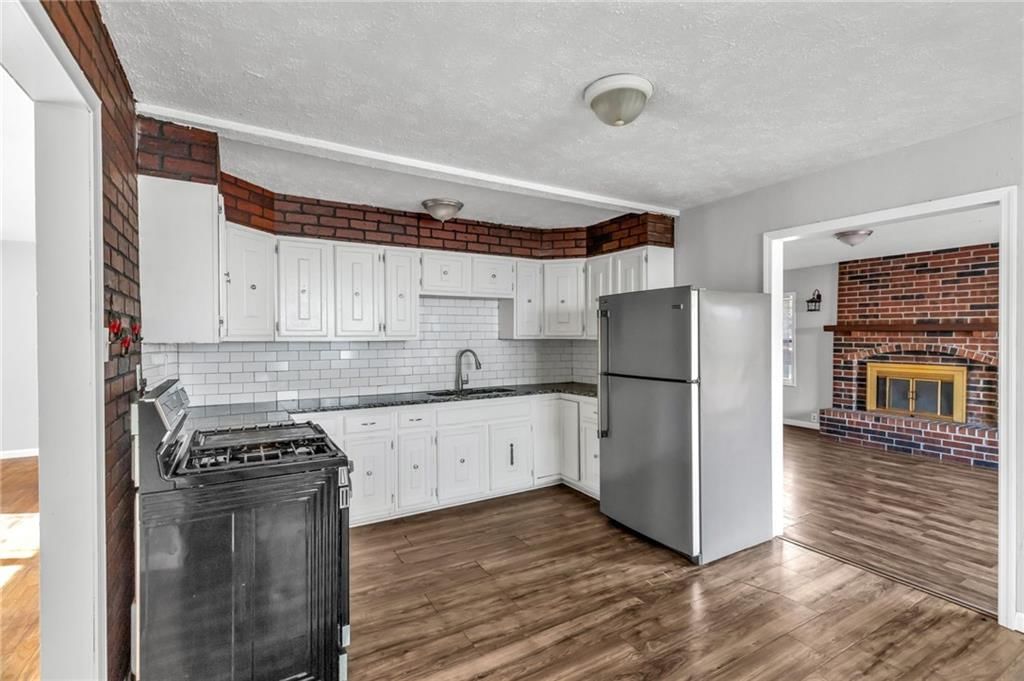 10748 Cambridge Avenue — photo 6