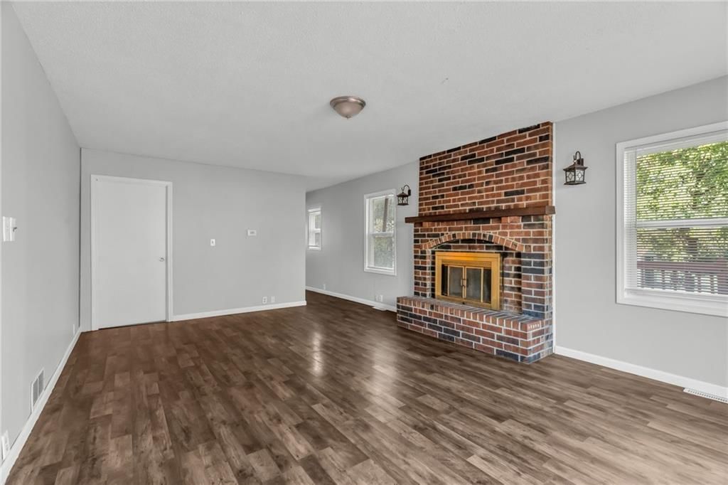 10748 Cambridge Avenue — photo 9