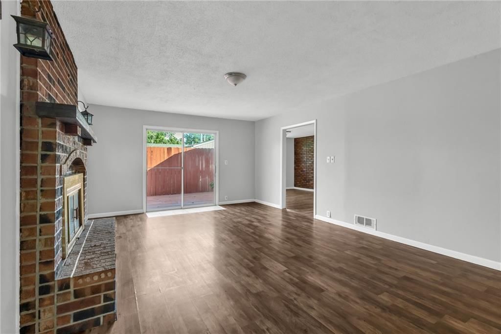 10748 Cambridge Avenue — photo 10